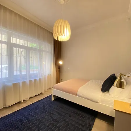 Flat Steps From Taksim Square Апартаменты Стамбул